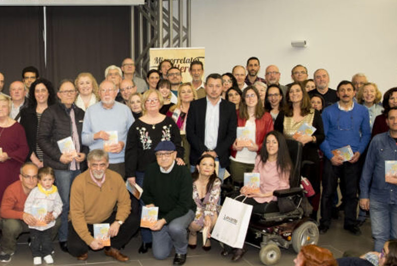 La profesora Carmen Fabiá galardonada en el concurso de Microrrelatos falleros del Levante-EMV