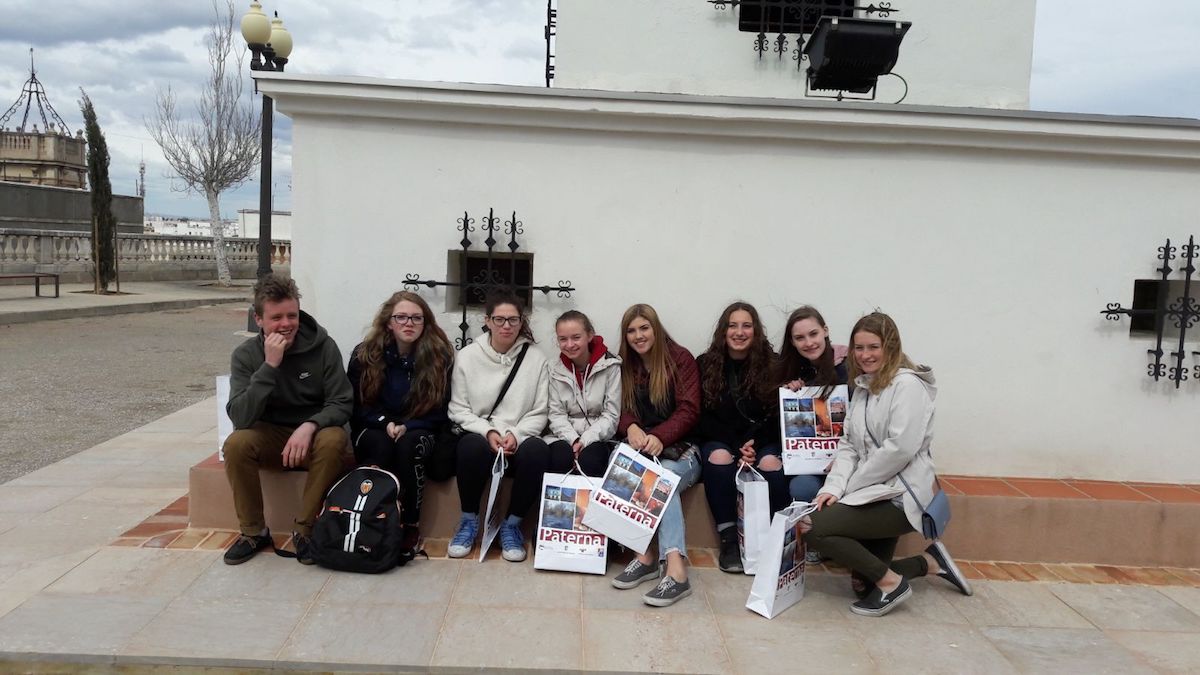 Los alumnos del intercambio de Alaska visitan los monumentos de Paterna