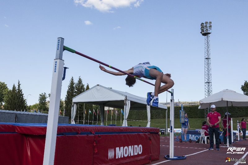 Miguel Fonseca, alumno de 1º de ESO, clasificado en segunda posición en el campeonato Infantil de España en salto de altura