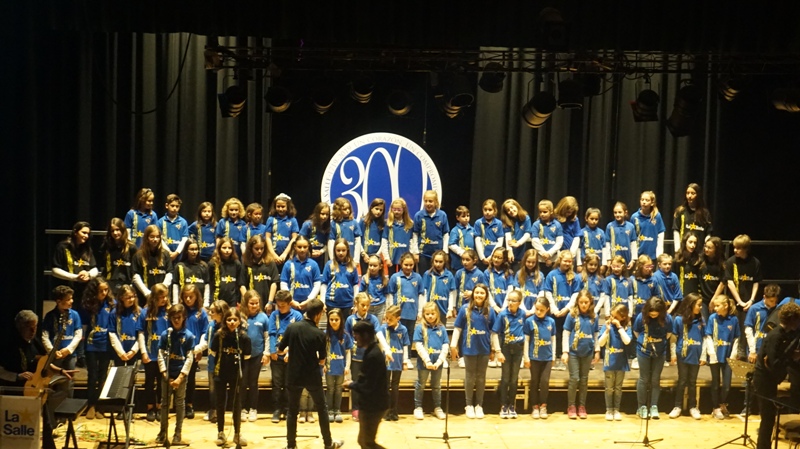 Voces solidarias en el III Certamen de Corales “Gente Pequeña” del Colegio La Salle de Paterna