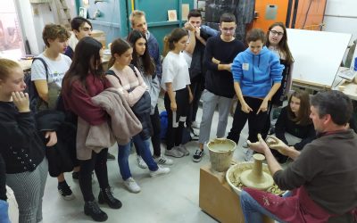Alumnos de 1º de bachillerato artístico visitan el Museo de fotografía y el taller de Arturo Mora.