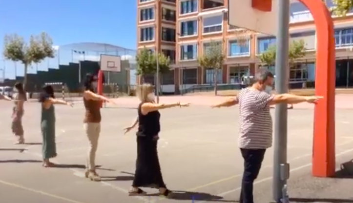 El profesorado explica a través de un vídeo las instrucciones de desplazamientos por el Colegio