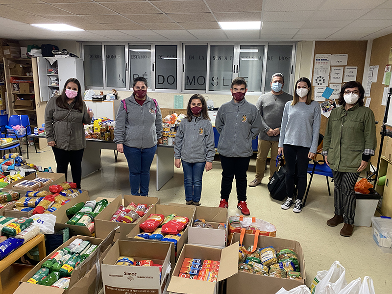 La Falla Mariano Benlliure de Paterna participa en la campaña de recogida de alimentos