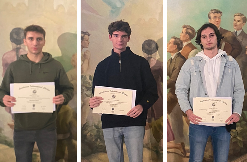 Tres alumnos reciben la titulación del Diploma Dual Internacional de Bachillerato