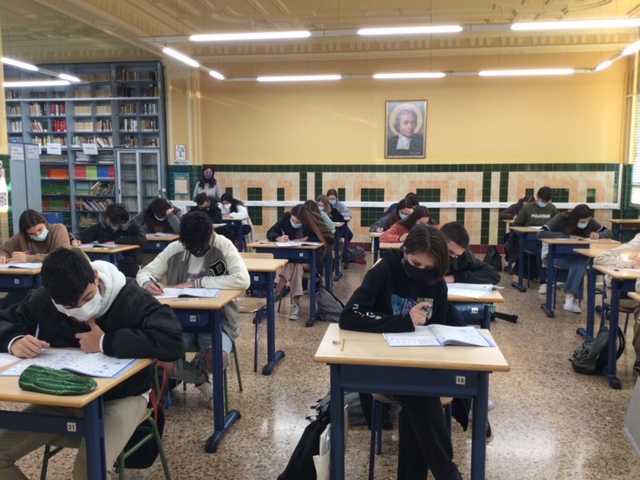 El alumnado de 1º de bachillerato realizan los test de aptitudes