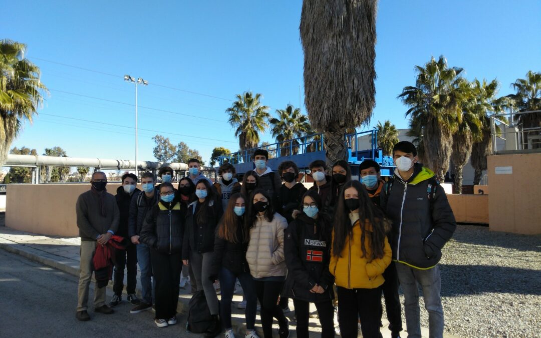 El alumnado de la asignatura de Ciencias de la Tierra de 2º de Bachillerato visita la depuradora de Paterna