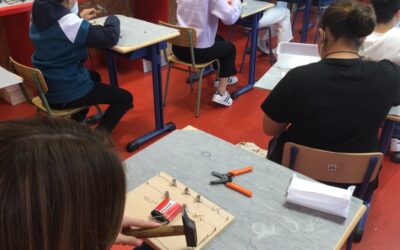 El alumnado de 2º de ESO experimentan con la electricidad