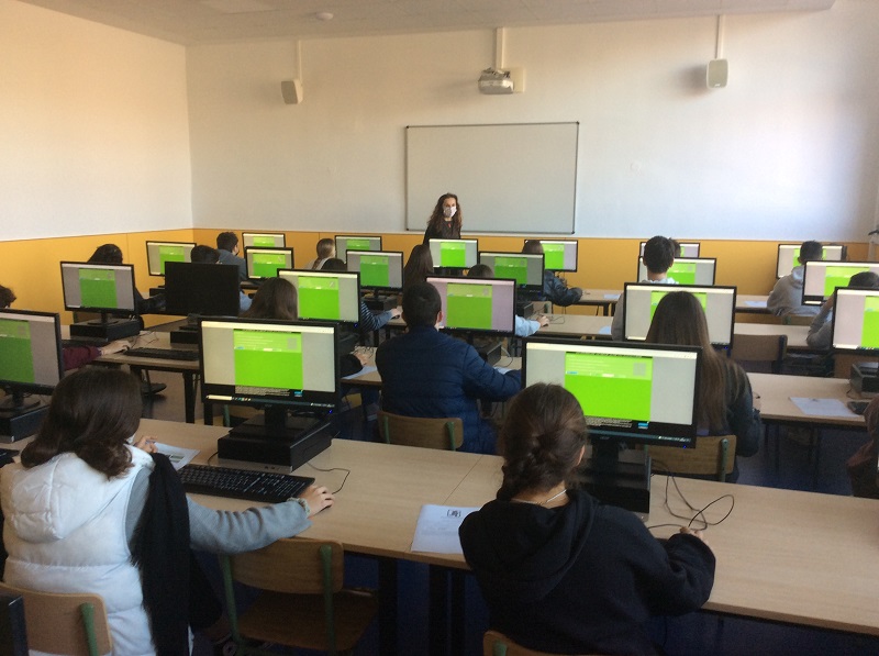 El alumnado de 4º de ESO mira a su futuro realizando los test de Orientación Vocacional