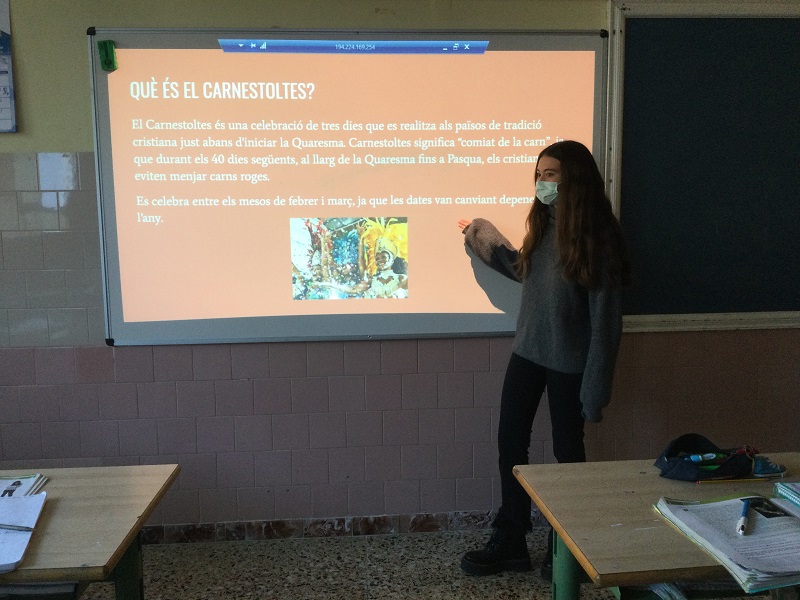 Les alumnes de 2n d’ESO treballen els Carnestoltes