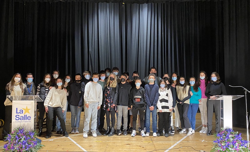 El alumnado de 3º ESO realiza una “Velada poética” en el teatro del Colegio