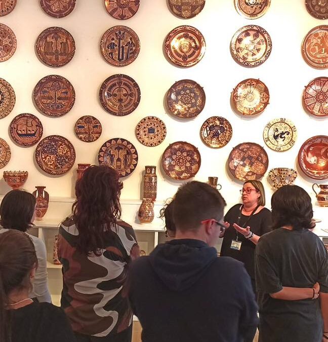 El alumnado de 1º de Bachillerato Artístico visita el Museo de fotografía y colección de Manises