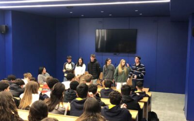 El alumnado de 4º de ESO recibe charlas informativas de estudios postobligatorios por sus compañeros de 2º de Bachillerato