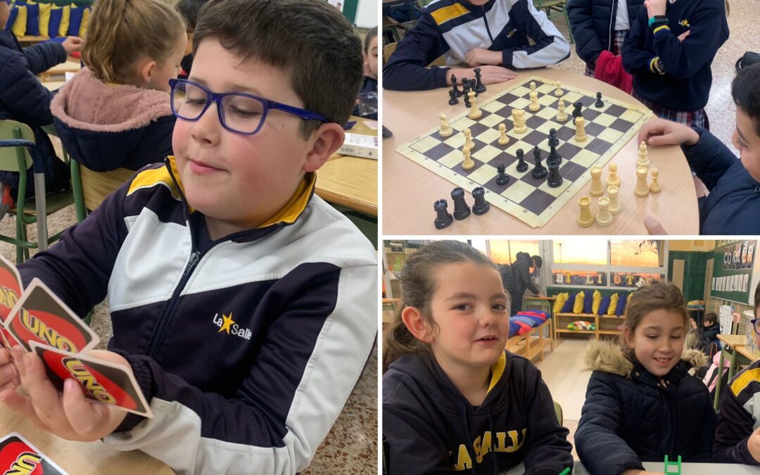 El colegio adquiere diferentes juegos de mesa para la biblioteca