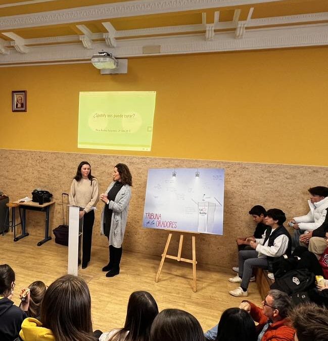 Tribuna de los oradores de la mano de Vera Rodes