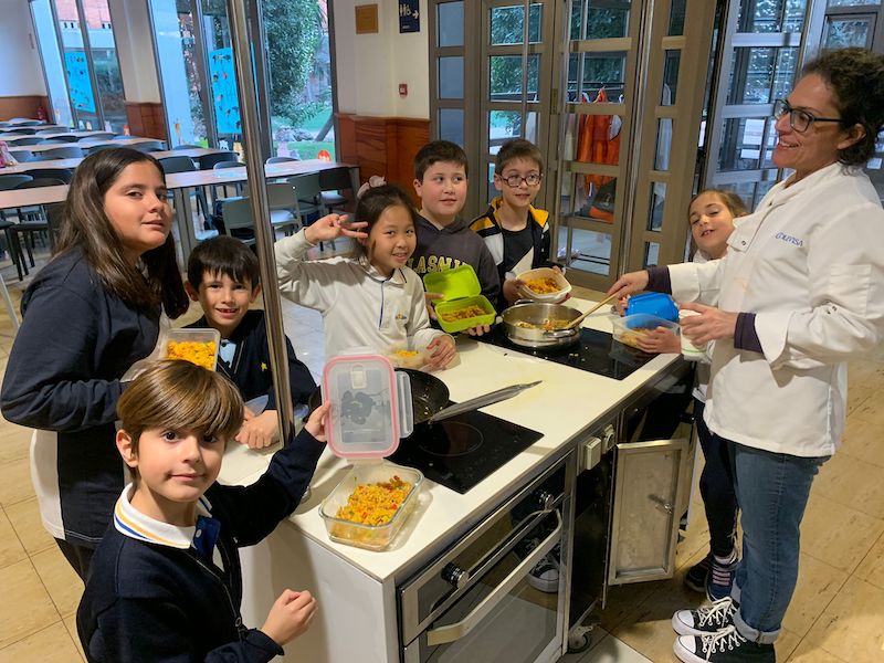 El alumnado de Little Chefs experimenta nuevas recetas