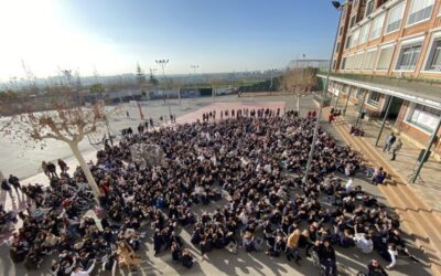 El Colegio La Salle de Paterna se llena de grullas por la Paz