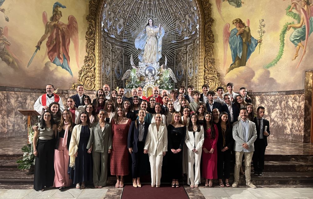 El alumnado de Grupos Lasalianos del Colegio La Salle de Paterna recibe el Sacramento de la Confirmación