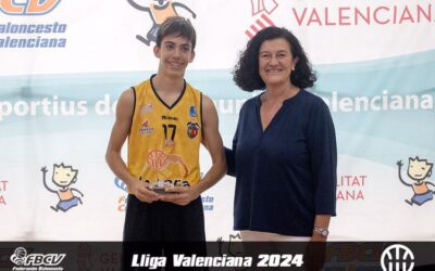 Álvaro Lozano gana la copa al mejor jugador de la liga de Baloncesto