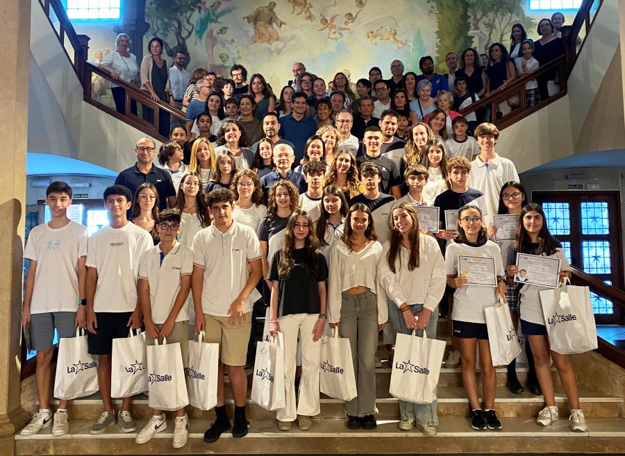 El Colegio La Salle de Paterna otorga los Premios «Indivisa Manent», reconocimiento al esfuerzo y excelencia educativa