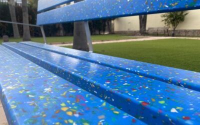 Llega el banco reciclado al Colegio La Salle gracias a la campaña de recogida de tapones