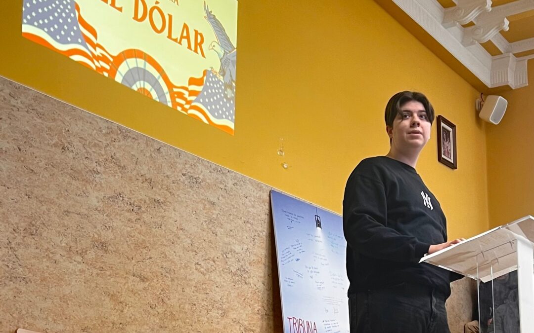 «La otra cara del dólar», Iván Vigara participa en la Tribuna de los Oradores