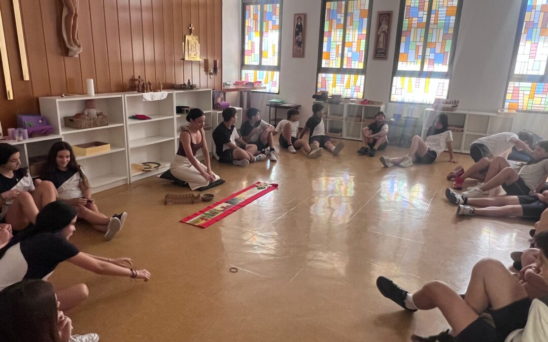 Una mirada interior per tancar el curs: les cartes de Sant Pau inspiren el Godly Play a 1r d’ESO
