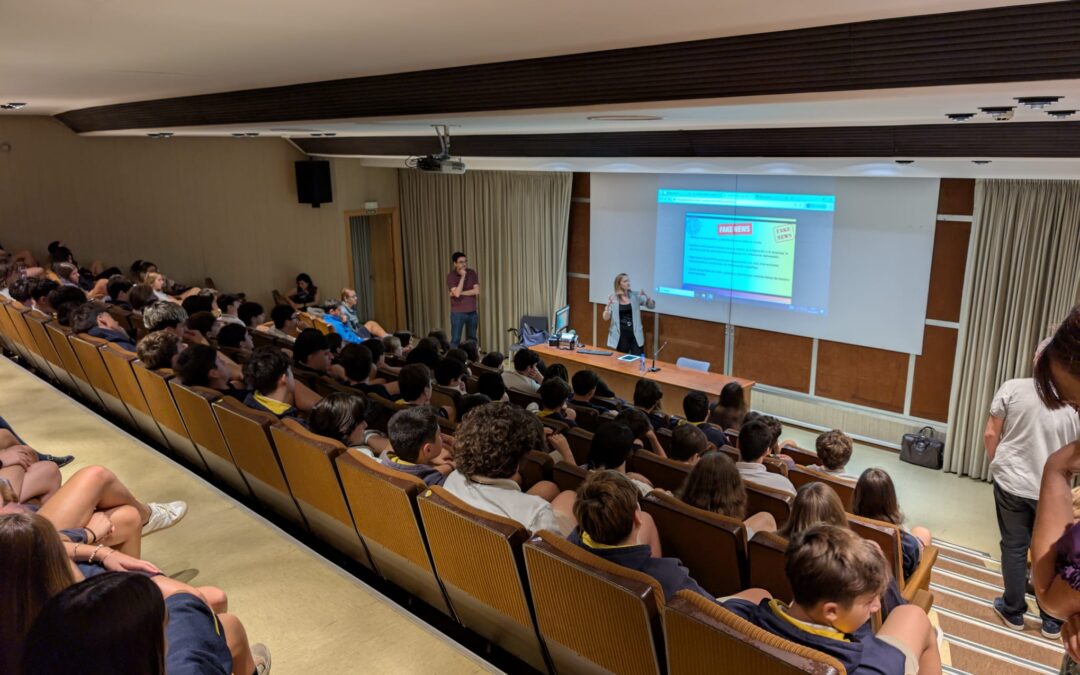 Carolina Femenia, periodista de À Punt,  visita La Salle Paterna para hablar sobre periodismo y desinformación