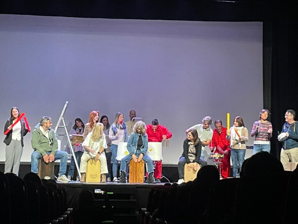 Percusión, reciclaje y diversión en el Teatro Flumen para los alumnos de 2º ESO
