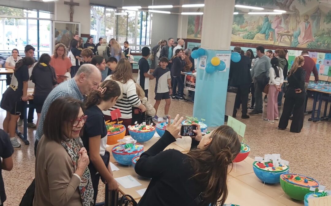 Entre células y galaxias: así fue la IV Feria de la Ciencia de La Salle Paterna