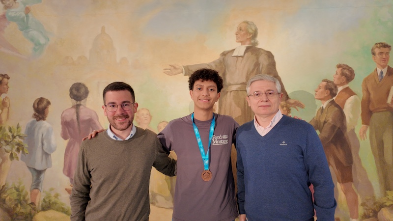 Mauricio Pérez, alumno de 2º de Bachillerato del Colegio La Salle Paterna, clasificado en la Olimpiada de Informática de la Comunitat Valenciana