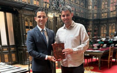 La Salle Paterna deja huella en el Senado con la entrega de su libro conmemorativo