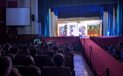 Un matí a escena, teatre en valencià per a Primària.